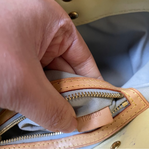 Louis Vuitton authentic small tote (white pearl colour) - Picture 11 of 13